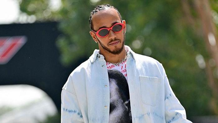 Lewis Hamilton, ayrılık iddiaları için Mercedese çağrı yaptı