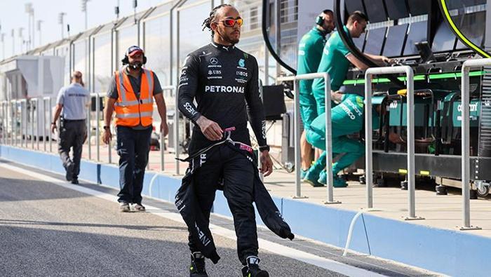Lewis Hamilton, ayrılık iddiaları için Mercedese çağrı yaptı