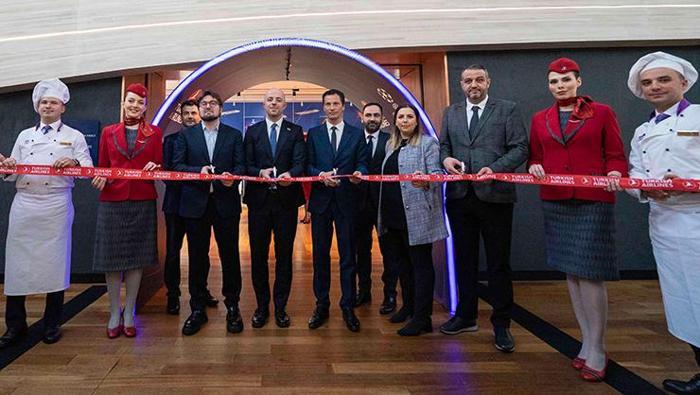Yıldız futbolcuların final maçlarında giydiği formalar sergilendi