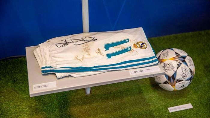 Yıldız futbolcuların final maçlarında giydiği formalar sergilendi