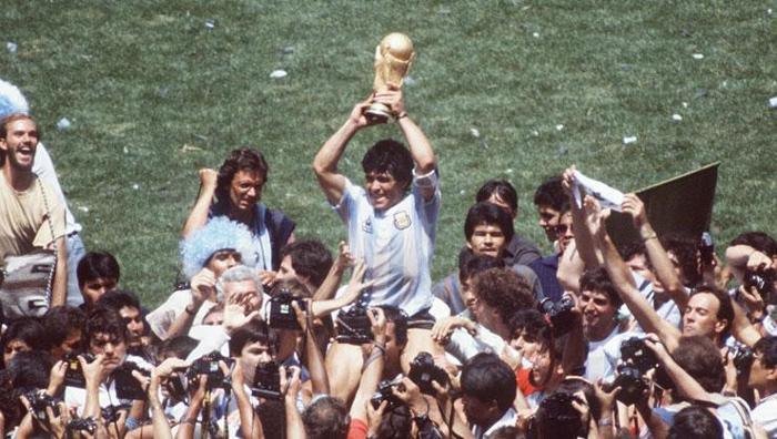 DİEGO ARMANDO MARADONA (ARJANTİN)