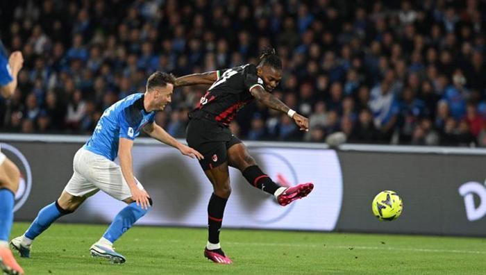 Napoli - Milan maçı koridorlarında kavga: Spalletti, Maldini ve Leao...