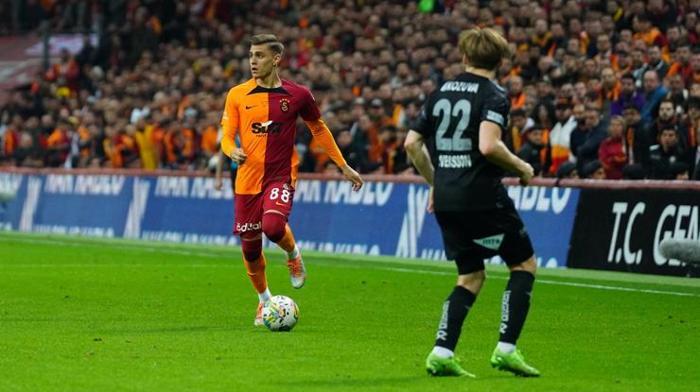Okan Buruktan Galatasaray - Başakşehir maçına sürpriz 11