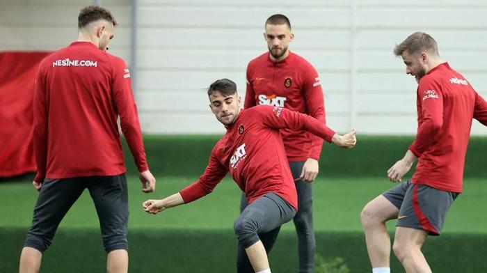 Okan Buruktan Galatasaray - Başakşehir maçına sürpriz 11