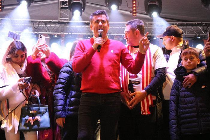 Samsunda Süper Lig coşkusu Samsunspor liderliği garantiledi, meydanda çifte bayram yaşandı...