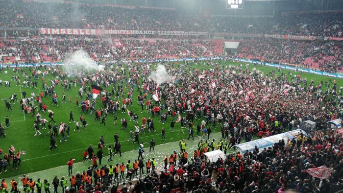 Samsunda Süper Lig coşkusu Samsunspor liderliği garantiledi, meydanda çifte bayram yaşandı...