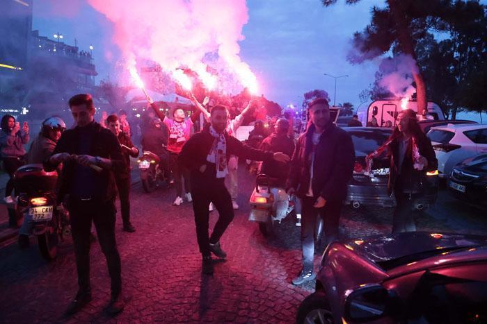 Samsunda Süper Lig coşkusu Samsunspor liderliği garantiledi, meydanda çifte bayram yaşandı...