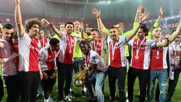 Şampiyon Samsunspor kupasına kavuştu Coşkulu kutlama...