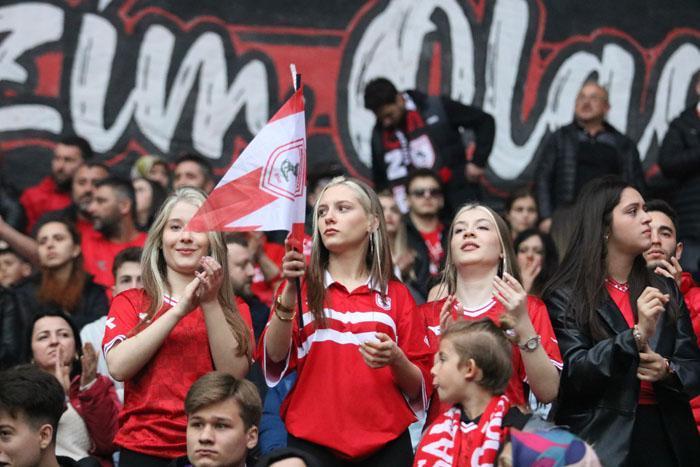 Şampiyon Samsunspor kupasına kavuştu Coşkulu kutlama...