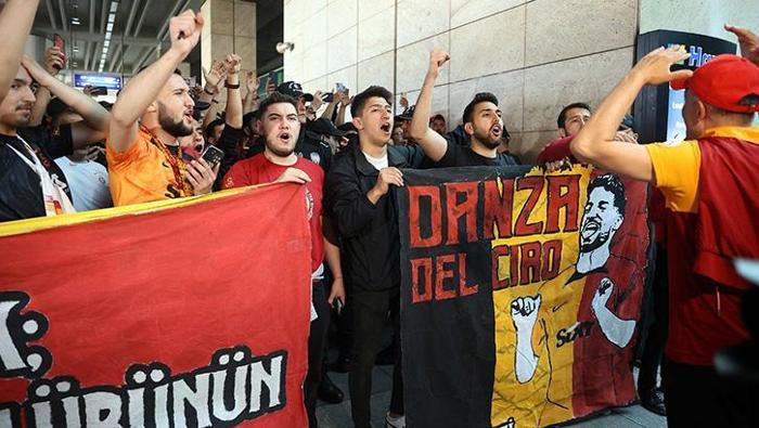 Galatasaray kafilesine şampiyon karşılaması