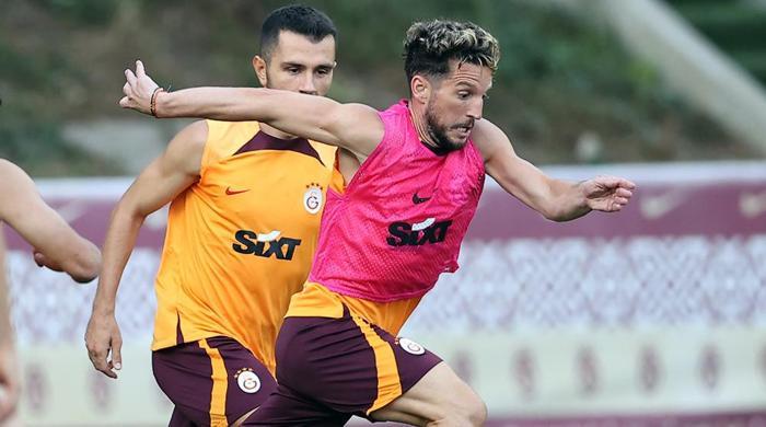 Galatasarayda Cedric Bakambu ve Wilfried Zahadan takımla ilk antrenman