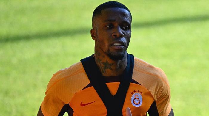 Galatasarayda Cedric Bakambu ve Wilfried Zahadan takımla ilk antrenman