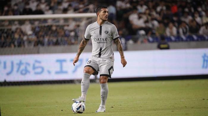 PAREDES İÇİN GERİ ADIM