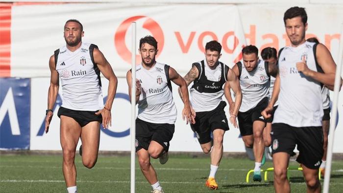 Beşiktaşın yıldızına dev teklif Sergen Yalçın fiyatını belirledi: 50 milyon az bile...