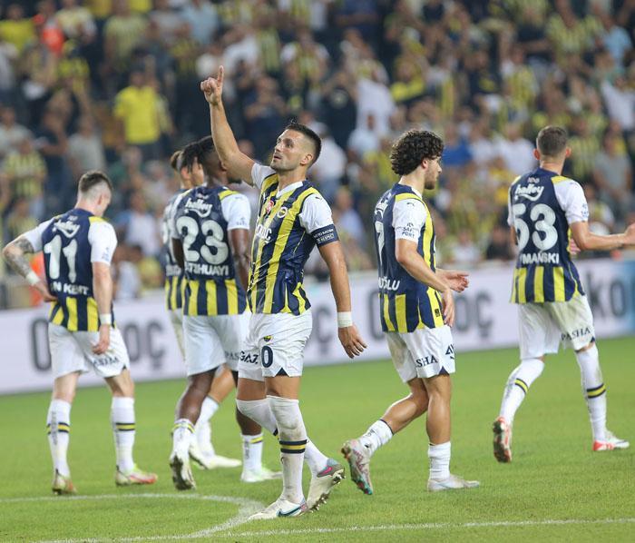 Fenerbahçede Michy Batshuayi yine problem çıkarttı, Dusan Tadic gönlünü aldı