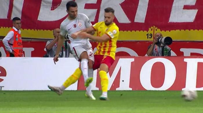 Kayserispor - Galatasaray maçının tartışmalı pozisyonlarını değerlendirdiler: Kırmızı kart beklenen o an...