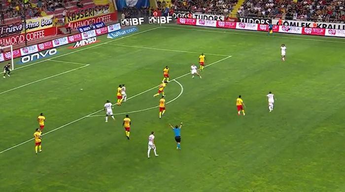 Kayserispor - Galatasaray maçının tartışmalı pozisyonlarını değerlendirdiler: Kırmızı kart beklenen o an...