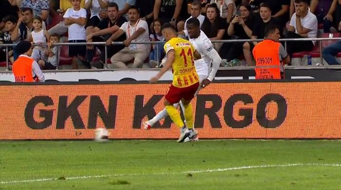 Kayserispor - Galatasaray maçının tartışmalı pozisyonlarını değerlendirdiler: Kırmızı kart beklenen o an...