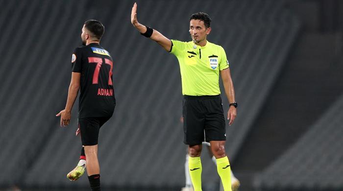 Fatih Karagümrük - Beşiktaş maçının tartışmalı pozisyonlarını değerlendirdiler: İkinci sarı karttan ihracı gerekirdi