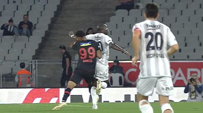 Fatih Karagümrük - Beşiktaş maçının tartışmalı pozisyonlarını değerlendirdiler: İkinci sarı karttan ihracı gerekirdi