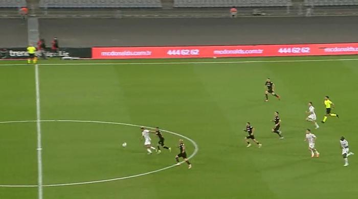 Fatih Karagümrük - Beşiktaş maçının tartışmalı pozisyonlarını değerlendirdiler: İkinci sarı karttan ihracı gerekirdi