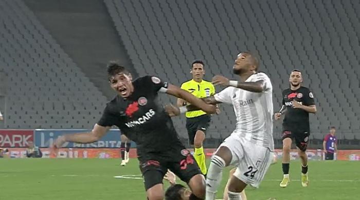 Fatih Karagümrük - Beşiktaş maçının tartışmalı pozisyonlarını değerlendirdiler: İkinci sarı karttan ihracı gerekirdi