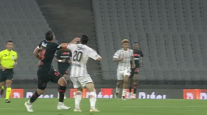 Fatih Karagümrük - Beşiktaş maçının tartışmalı pozisyonlarını değerlendirdiler: İkinci sarı karttan ihracı gerekirdi