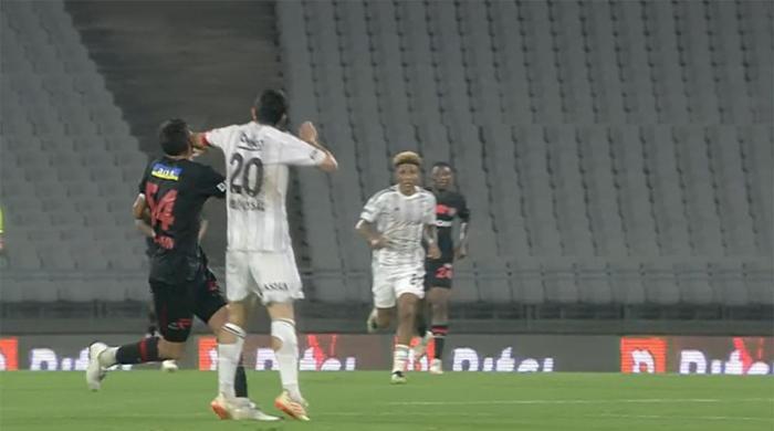 Fatih Karagümrük - Beşiktaş maçının tartışmalı pozisyonlarını değerlendirdiler: İkinci sarı karttan ihracı gerekirdi