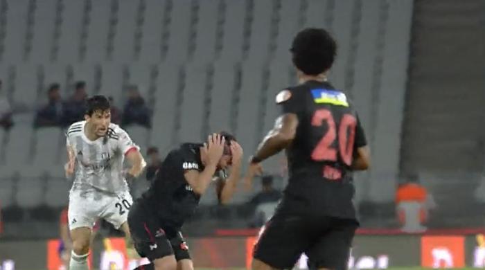 Fatih Karagümrük - Beşiktaş maçının tartışmalı pozisyonlarını değerlendirdiler: İkinci sarı karttan ihracı gerekirdi