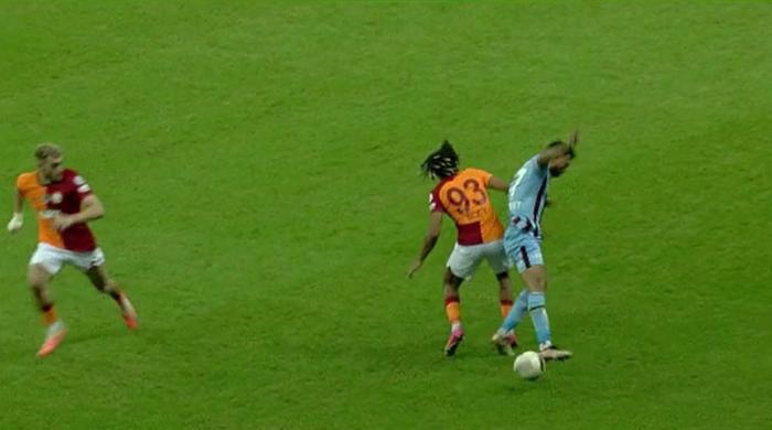 Galatasaray - Trabzonspor maçının tartışmalı pozisyonlarını değerlendirdiler: Açık bir penaltı