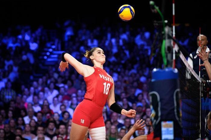 IVOLLEYMAGAZİNE: TÜRKİYE İLK KEZ ŞAMPİYON, GUIDETTINİN BÜYÜSÜ