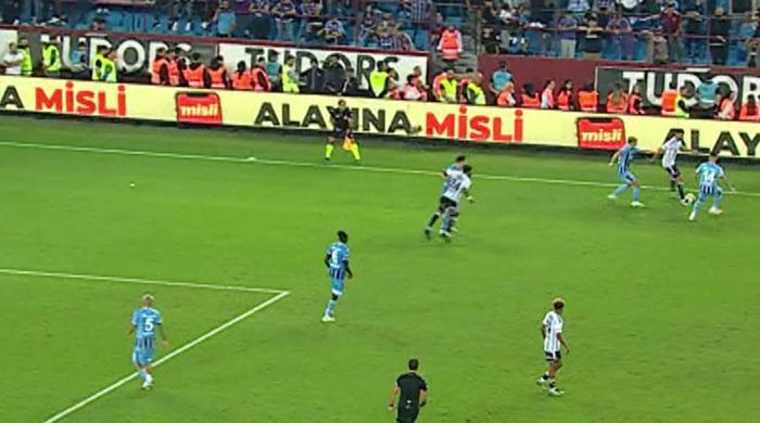 Trioda Trabzonspor - Beşiktaş maçının tartışmalı pozisyonları değerlendirildi: En az iki kırmızı