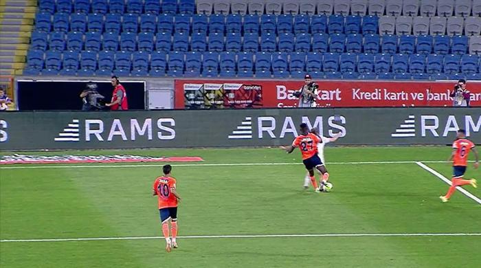 Trioda Başakşehir - Galatasaray maçının tartışmalı pozisyonları değerlendirildi: Verilen penaltı kararı doğru mu