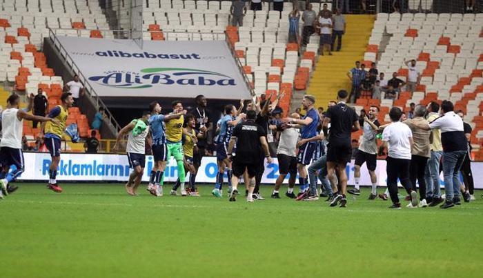 Ağır Adana Demirspor Yenilgisi Sonrası Beşiktaş'ta Sert Sözler! 'Berbat ...