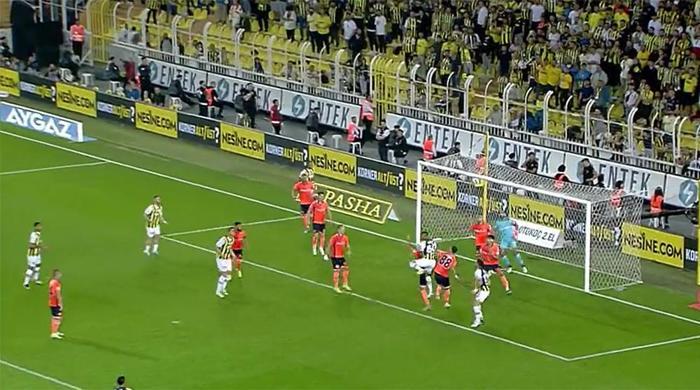 Trioda Fenerbahçe - Başakşehir maçının tartışmalı pozisyonları değerlendirildi: Tepki gösterilen kart anları