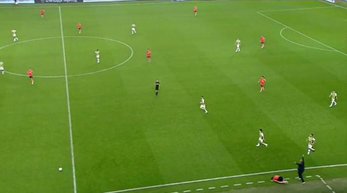 Trioda Fenerbahçe - Başakşehir maçının tartışmalı pozisyonları değerlendirildi: Tepki gösterilen kart anları