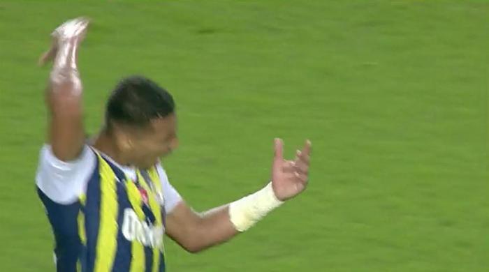 Trioda Fenerbahçe - Başakşehir maçının tartışmalı pozisyonları değerlendirildi: Tepki gösterilen kart anları