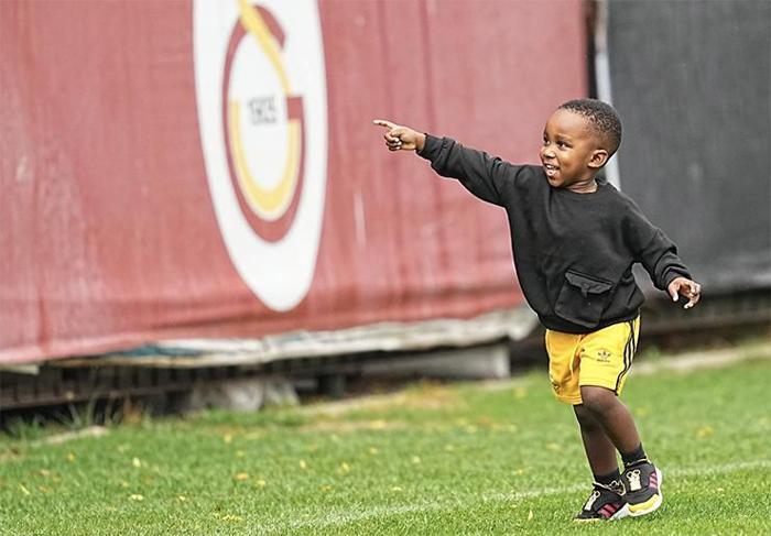 Galatasaray Manchester hazırlıklarına başladı Floryada sürpriz misafir