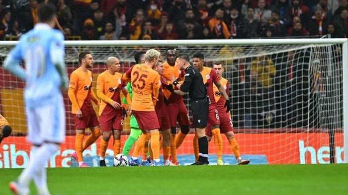 Fenerbahçe - Rizespor maçına damga vurmuştu, dikkat çeken atama... | Süper Ligde haftanın hakemleri belli oldu