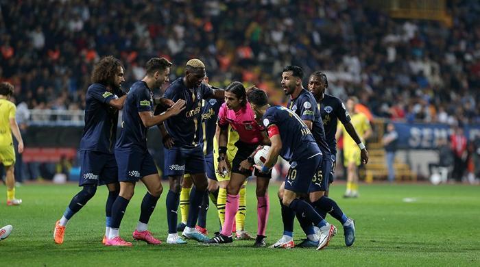 Trioda Kasımpaşa - Fenerbahçe maçının tartışmalı pozisyonları değerlendirildi: İlk golden önce faul var mı Penaltı kararı doğru mu
