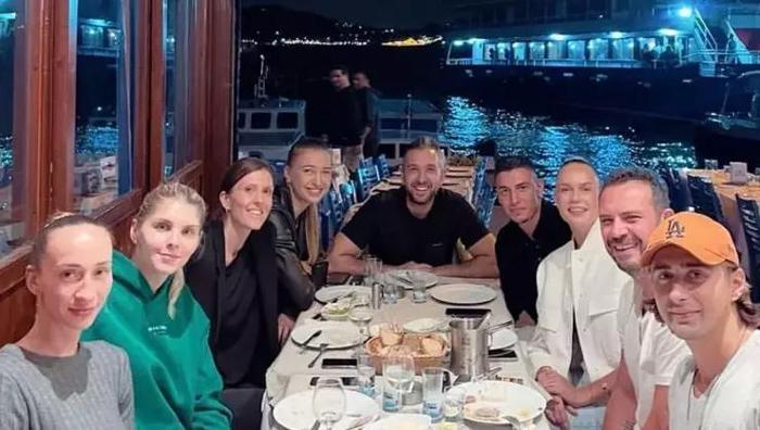 AKŞAM YEMEĞİ PAYLAŞIMI