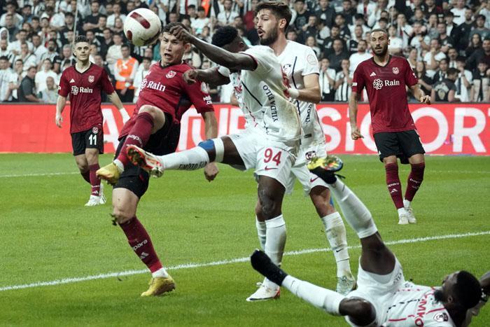 Gaziantep FK on X: 🔴⚫️ MAÇA DOĞRU  Gaziantep Futbol Kulübümüz, Süper  Lig'in 21. haftasında Beşiktaş'a konuk oluyor. #GaziantepKazanacak 👉    / X