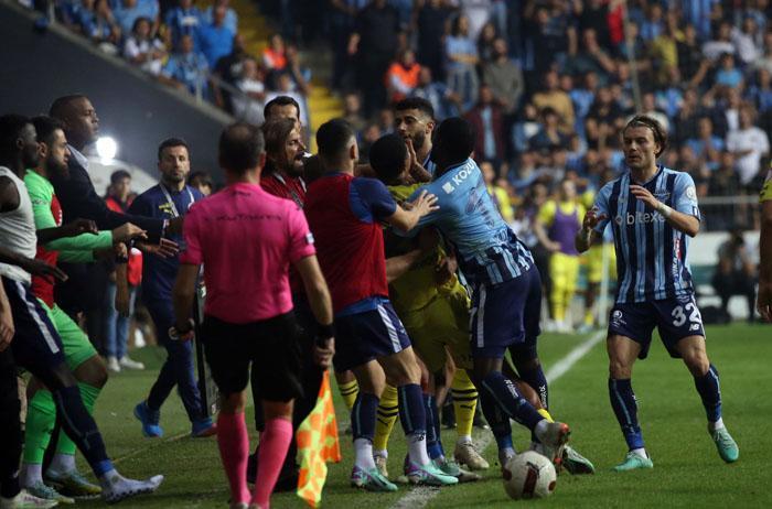 Adana Demirspor-Fenerbahçe maçında ortalık gerildi Birbirlerine girdiler...