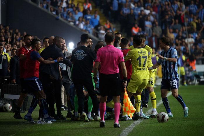 Adana Demirspor-Fenerbahçe maçında ortalık gerildi Birbirlerine girdiler...