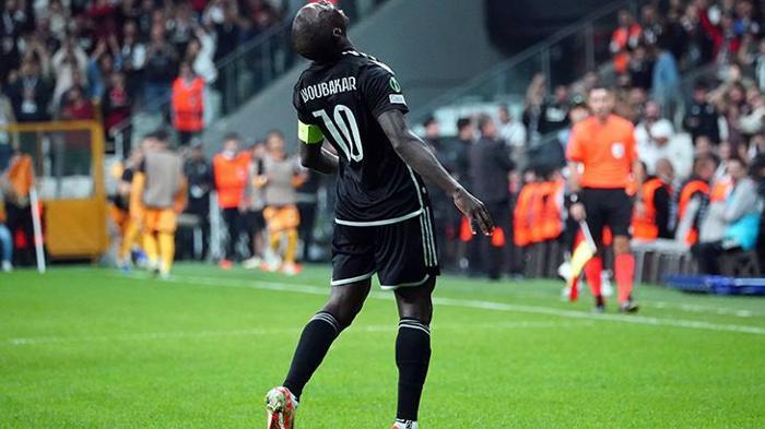 Beşiktaş'ta Aboubakar Depremi! İşte Görüştüğü Takım Ve Yıllık Maaşı ...