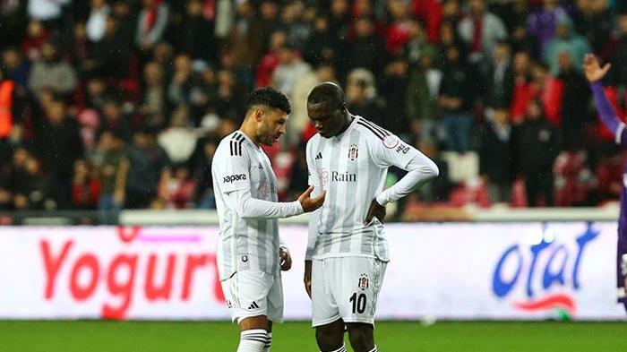 SAVUNMADA ÇARESİZLİK VAR