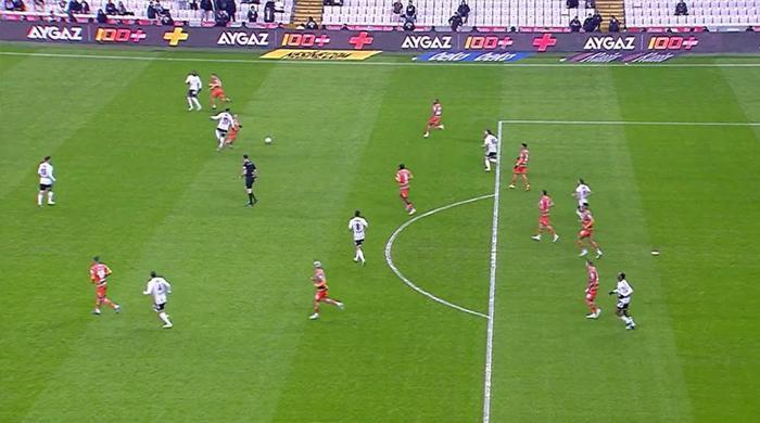 Trioda Beşiktaş - Alanyaspor maçının tartışmalı pozisyonları değerlendirildi: İlk golden önce faul var mı