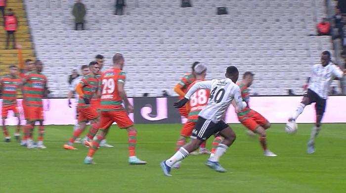 Trioda Beşiktaş - Alanyaspor maçının tartışmalı pozisyonları değerlendirildi: İlk golden önce faul var mı
