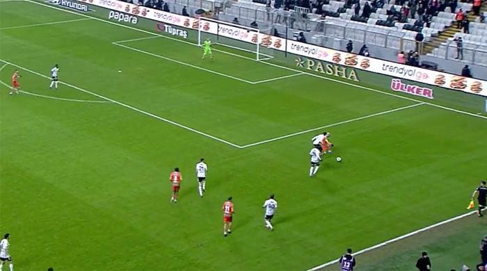 Trioda Beşiktaş - Alanyaspor maçının tartışmalı pozisyonları değerlendirildi: İlk golden önce faul var mı