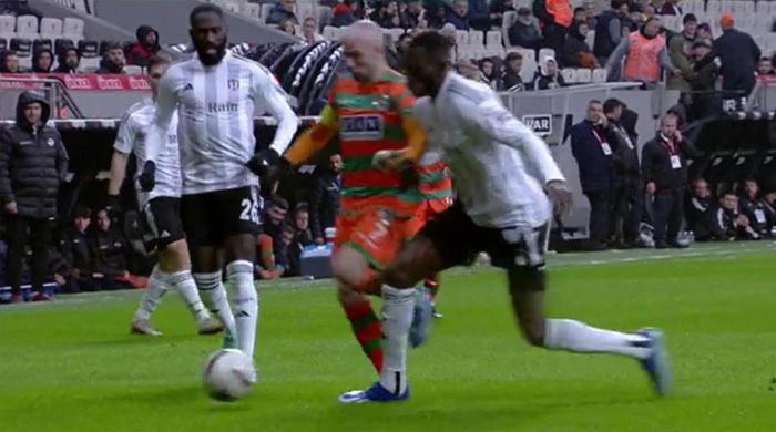 Trioda Beşiktaş - Alanyaspor maçının tartışmalı pozisyonları değerlendirildi: İlk golden önce faul var mı